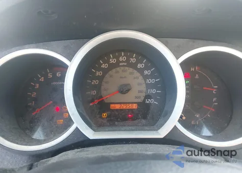 2010 Toyota Tacoma Prerunner V6 z USA, uszkodzony, nr VIN 3TMJU4GNXAM108478